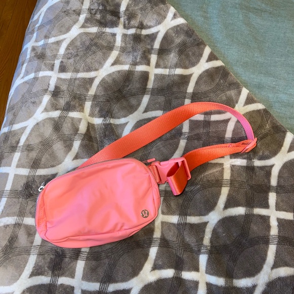 lululemon athletica Handbags - Lululemon belt bag